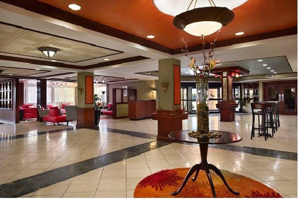Wyndham Garden Airport