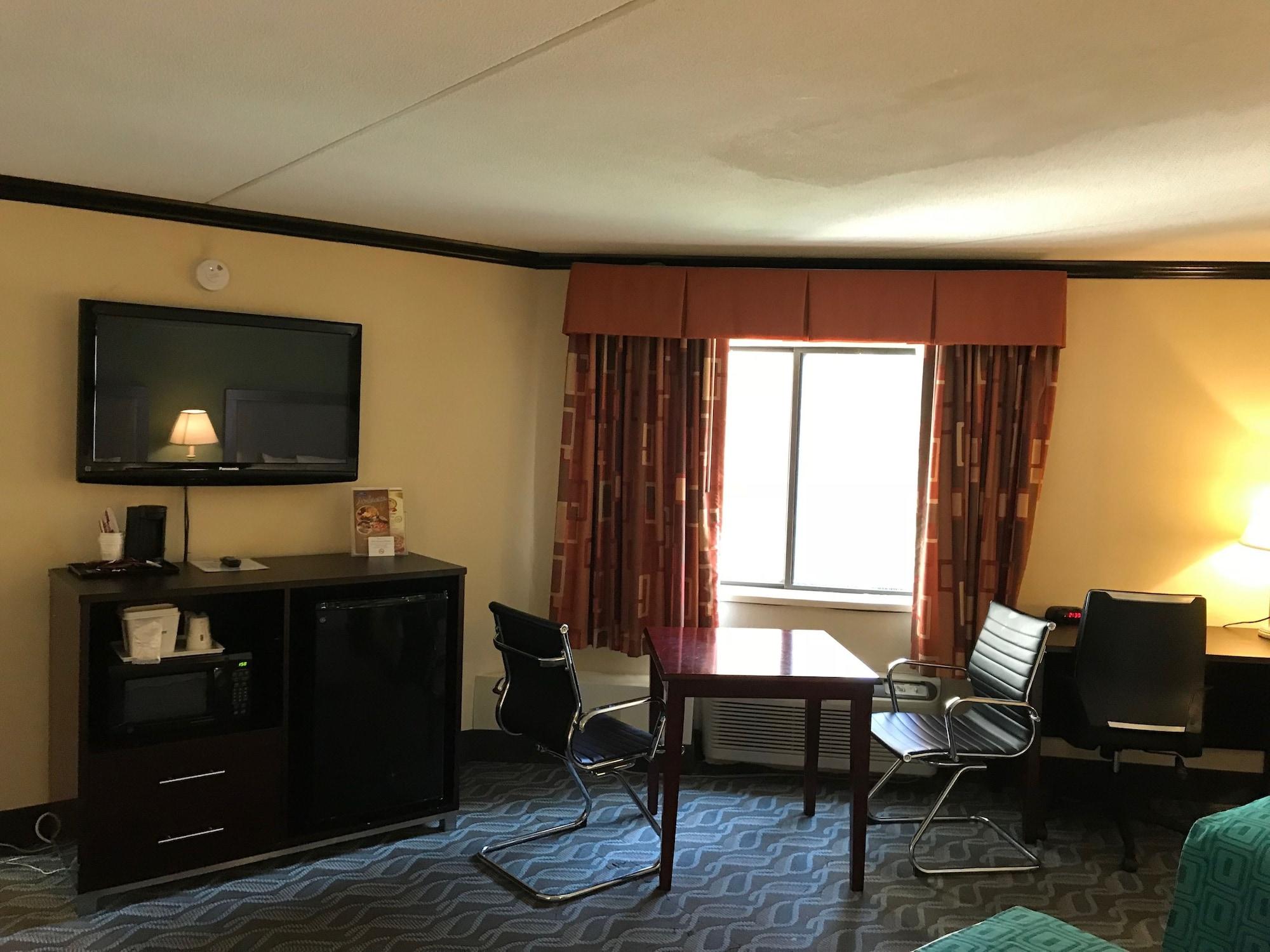 Hotel Howard Johnson By Wyndham Airport 2*