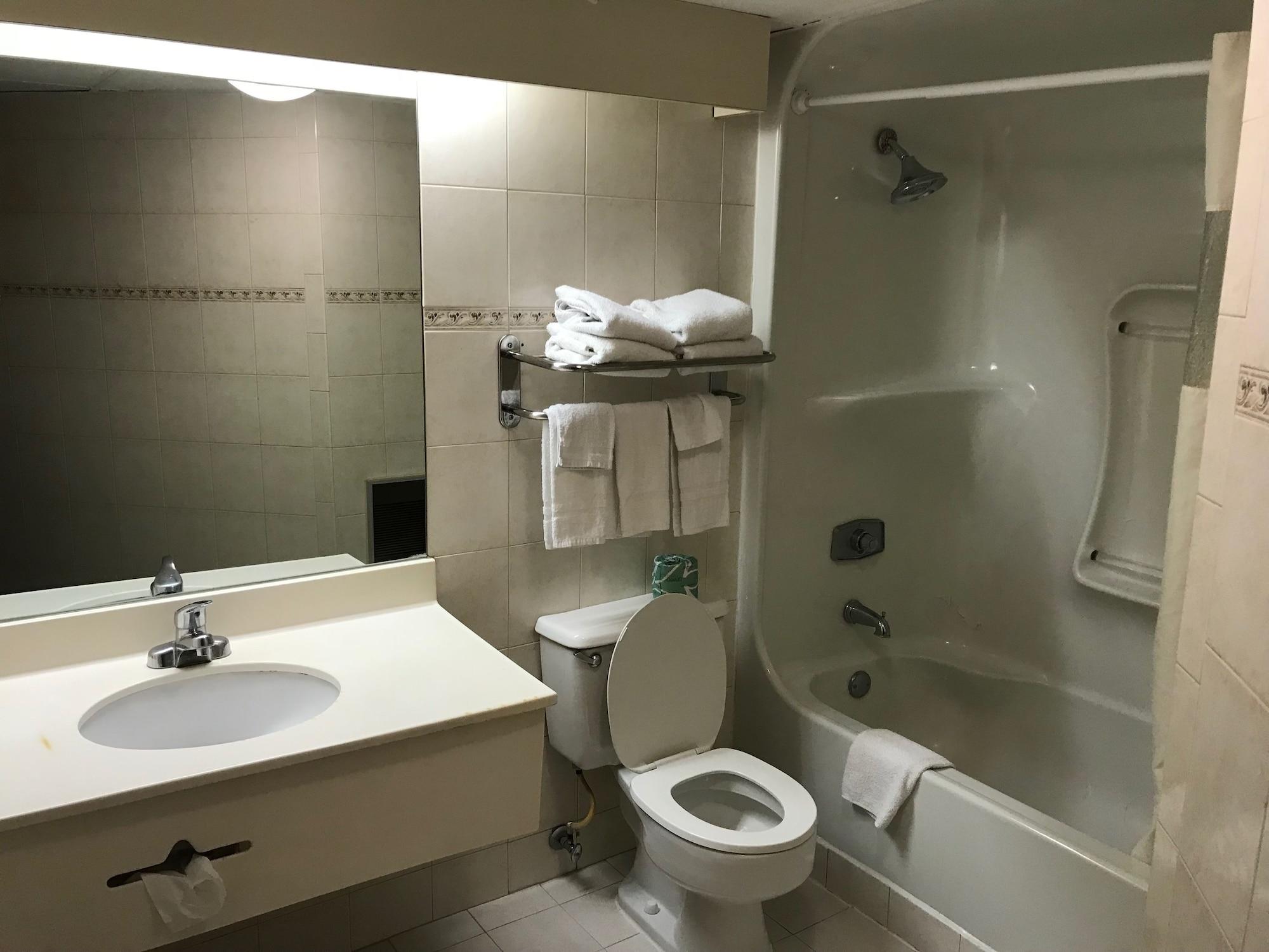 Hotel Howard Johnson By Wyndham Airport