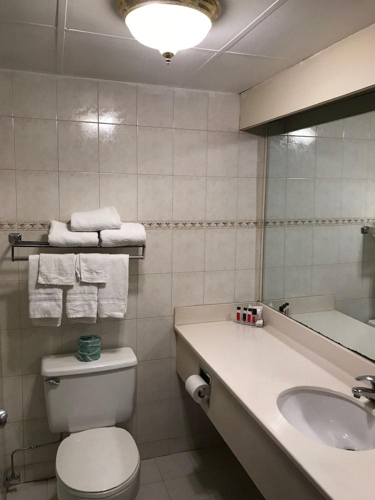 Howard Johnson By Wyndham Airport Hotel Newark