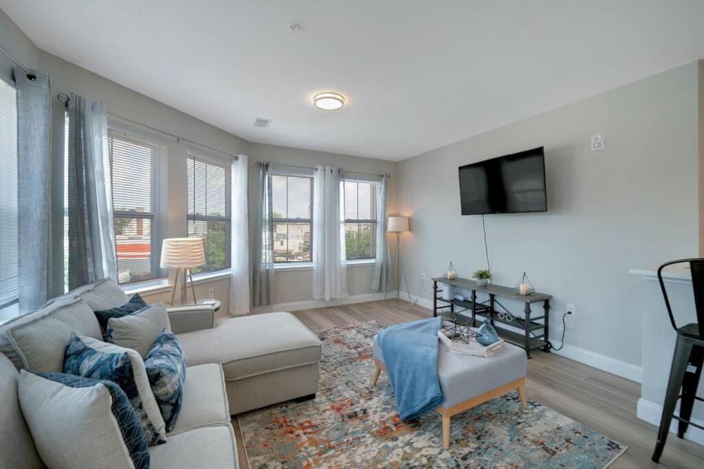 Beautiful 2br Apt/ewr Airport/king /free Parking Apartment *