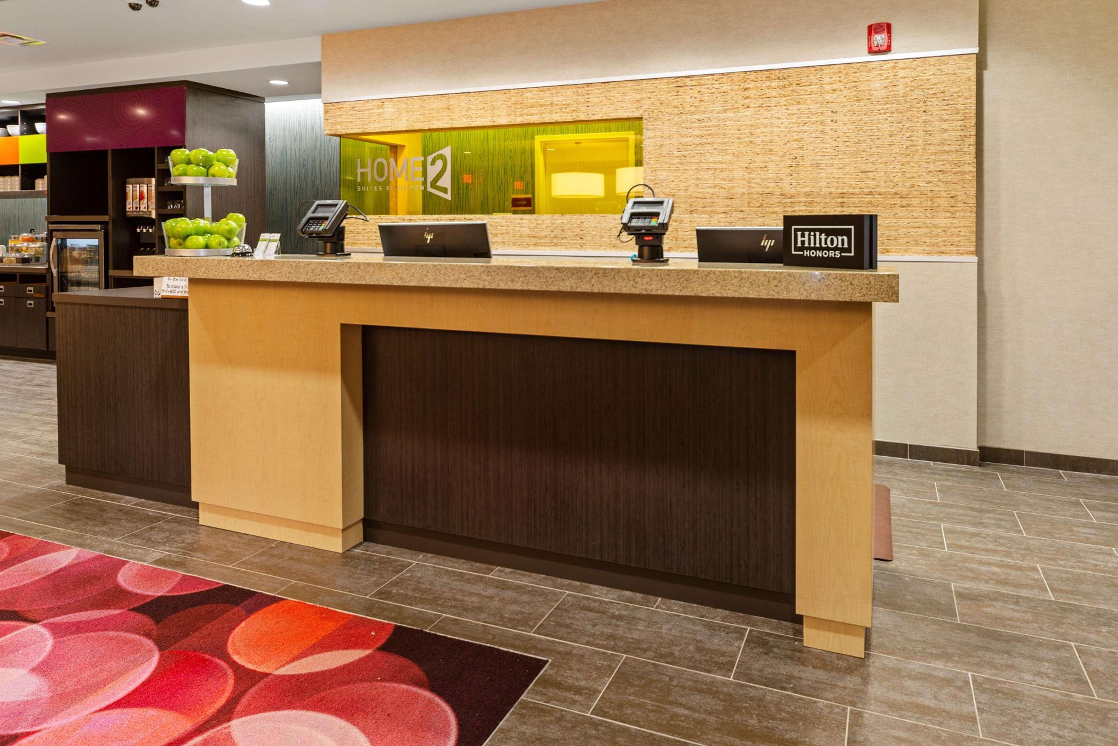 Home2 By Hilton Airport Hotel Newark