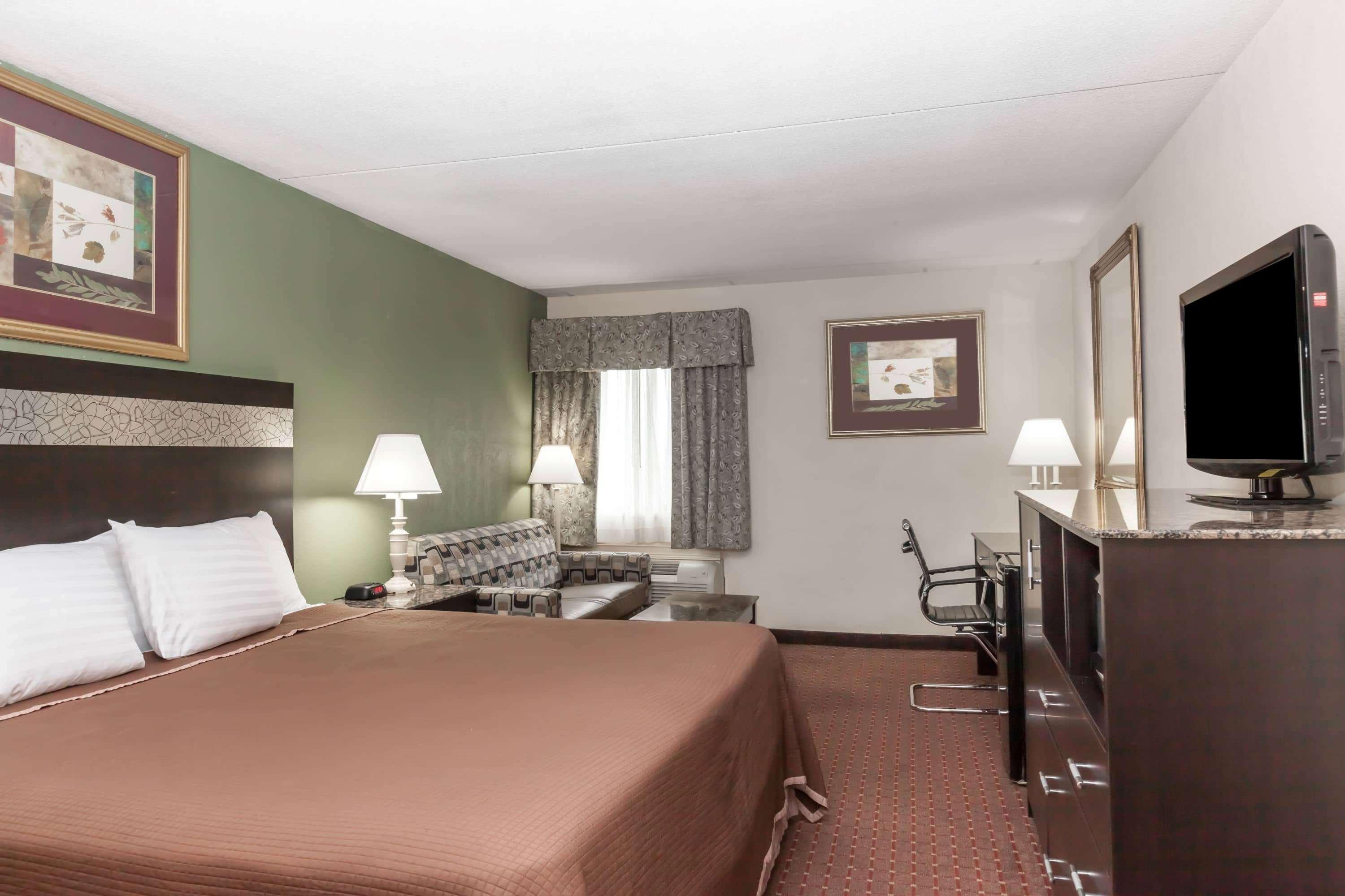 Howard Johnson By Wyndham Airport 2*