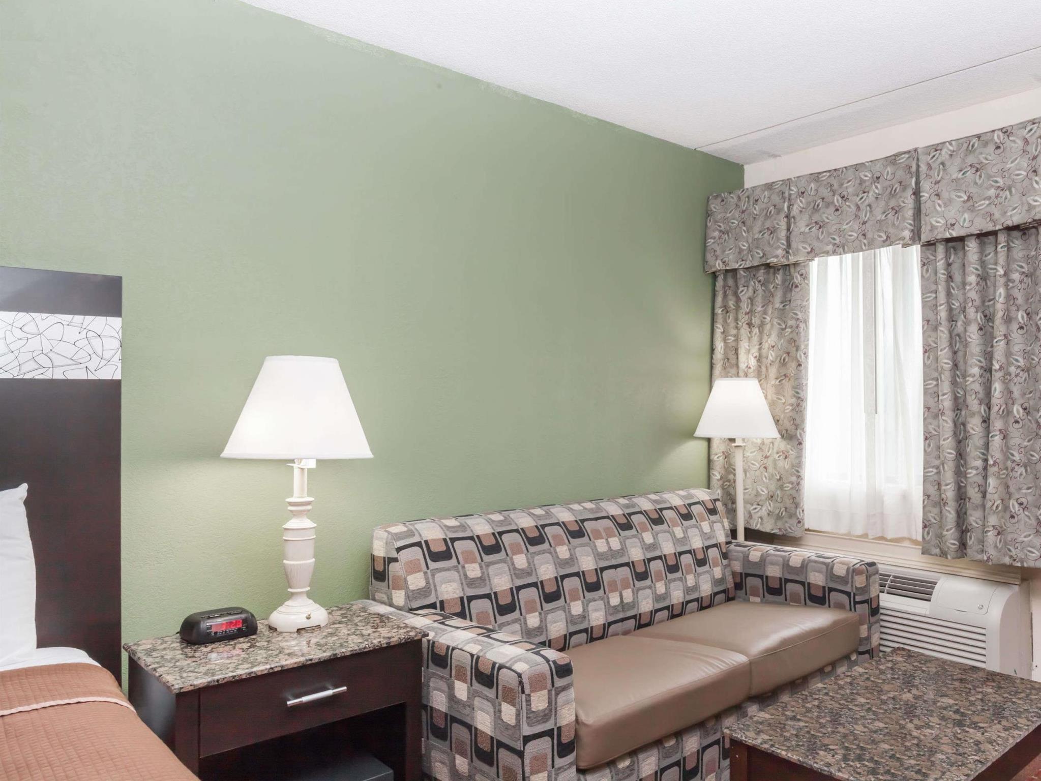 Howard Johnson By Wyndham Airport 2*