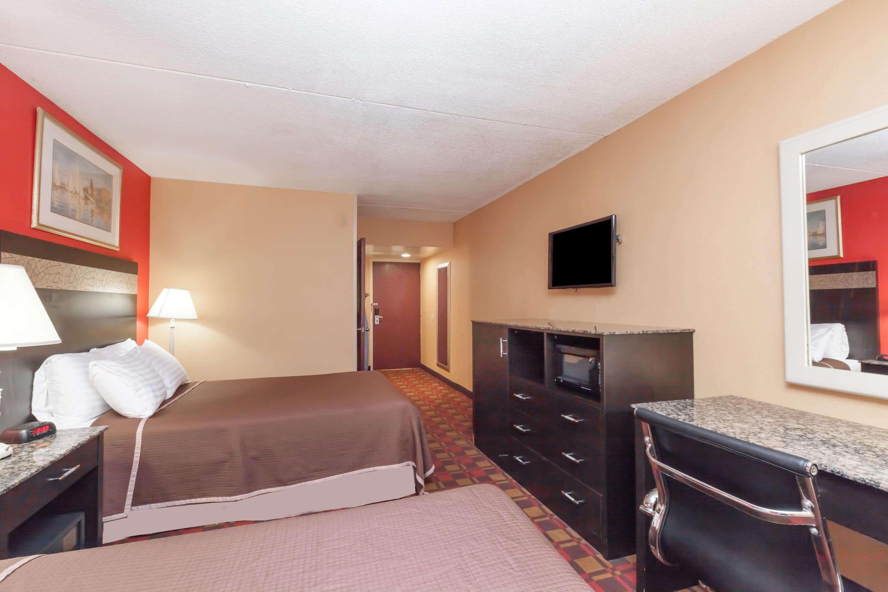 Howard Johnson By Wyndham Airport 2*