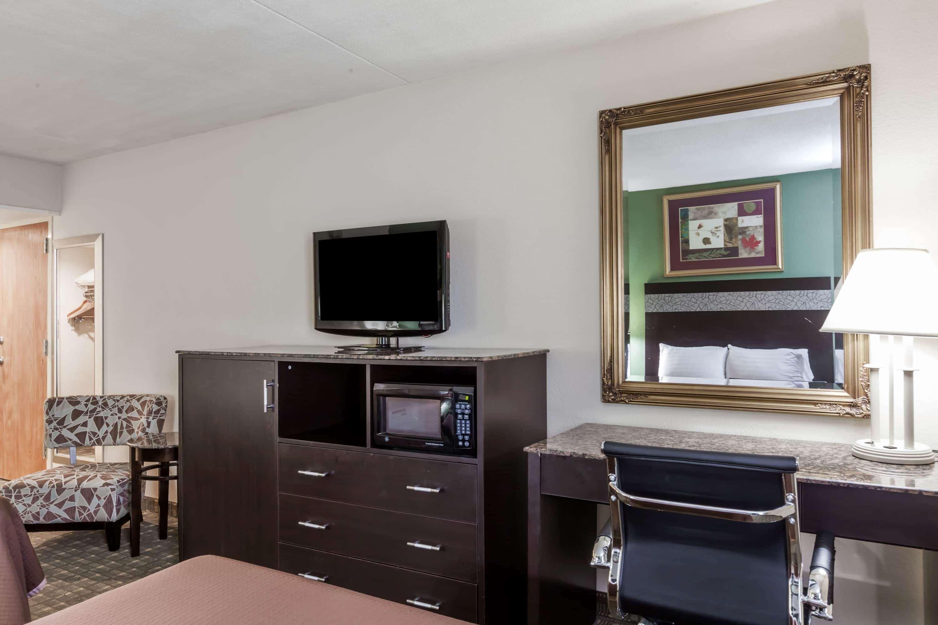 Hotel Howard Johnson By Wyndham Airport Newark