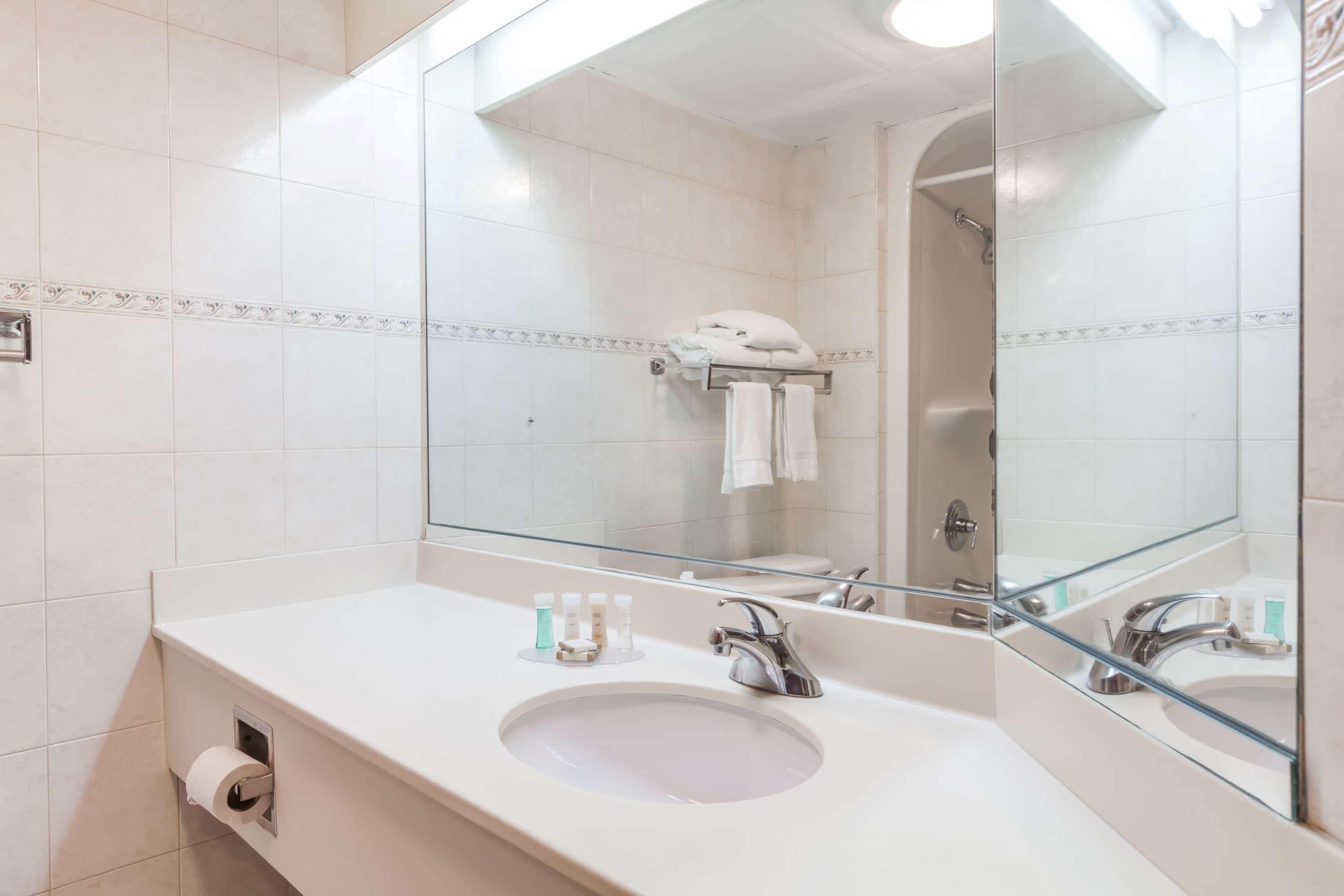Howard Johnson By Wyndham Airport Hotel Newark