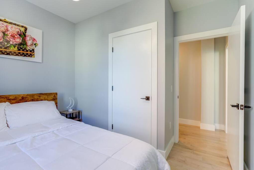 Luxury Designer Theme 2br Apt Near Nyc / Thepath Apartment *