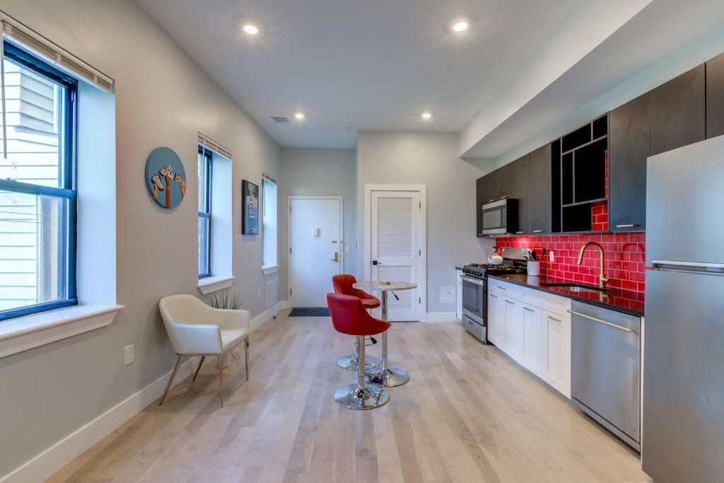 Luxury Designer Theme 2br Apt Near Nyc / Thepath Apartment Newark