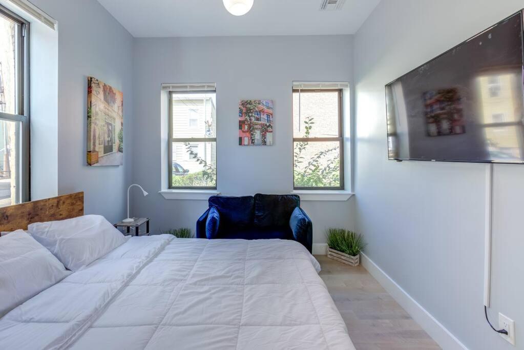 Luxury Designer Theme 2br Apt Near Nyc / Thepath Apartment