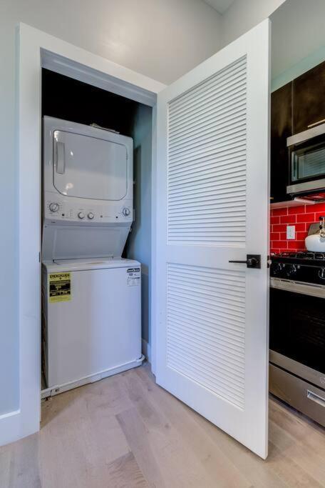 Apartment Luxury Designer Theme 2br Apt Near Nyc / Thepath *