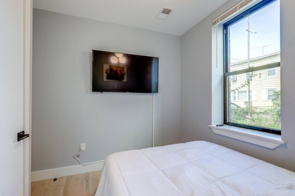 Luxury Designer Theme 2br Apt Near Nyc / Thepath *