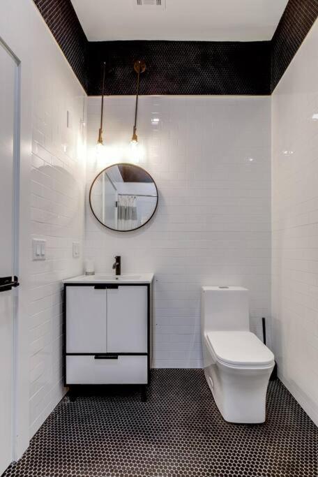 Luxury Designer Theme 2br Apt Near Nyc / Thepath Apartment