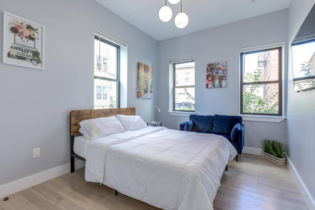 Apartment Luxury Designer Theme 2br Apt Near Nyc / Thepath