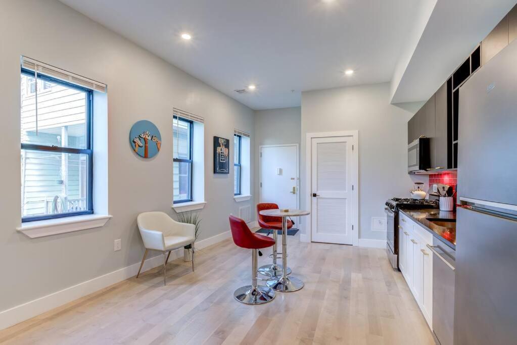 Apartment Luxury Designer Theme 2br Apt Near Nyc / Thepath *