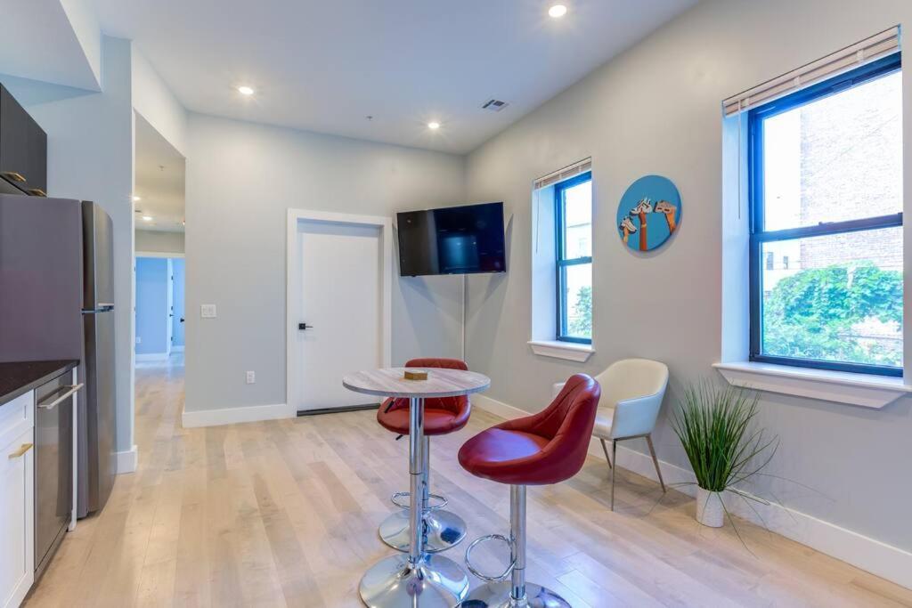 Apartment Luxury Designer Theme 2br Apt Near Nyc / Thepath Newark