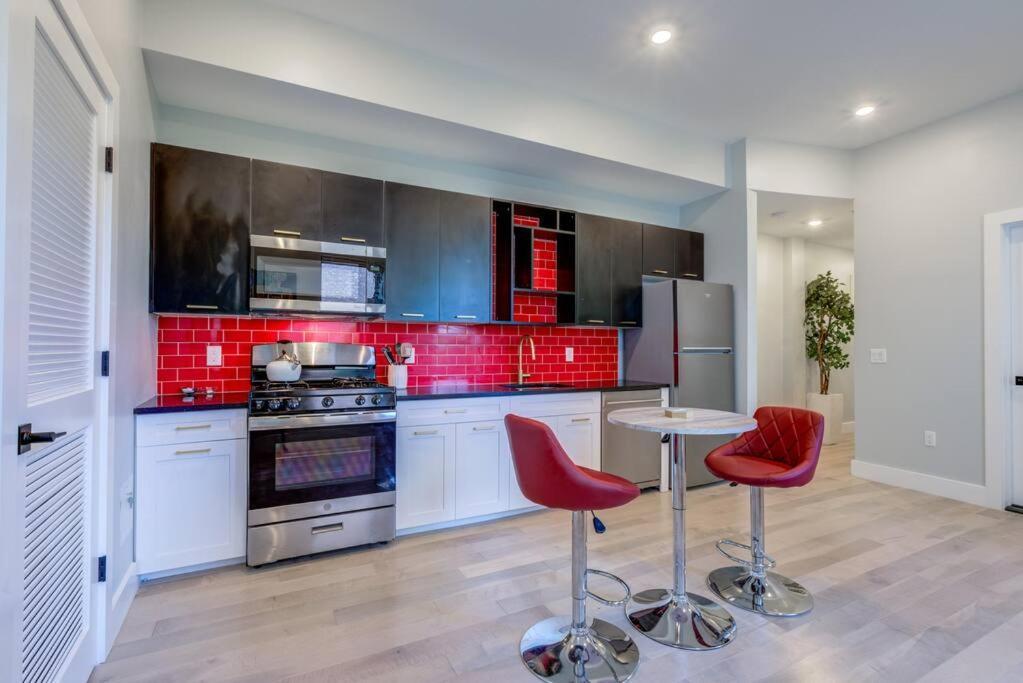 Apartment Luxury Designer Theme 2br Apt Near Nyc / Thepath