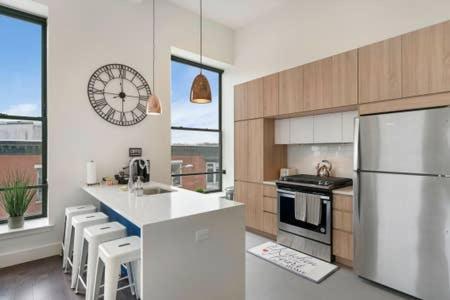 Flats-king Bd-corner Unit Apartment *