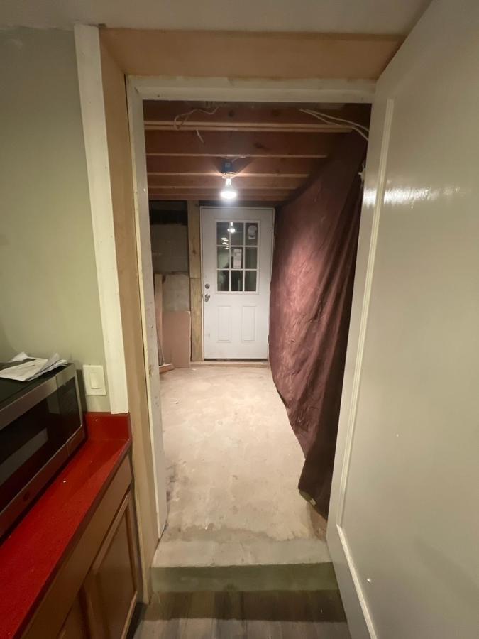 L3-lower Level 1bedroom Apt Down Town Newark
