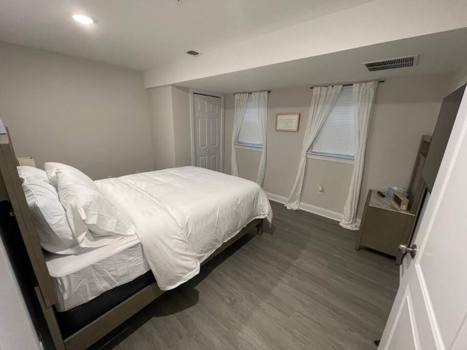 Apartment Luxury **cozy• 2 Bedroom 2 Min. From Ewr / Downtown Newark