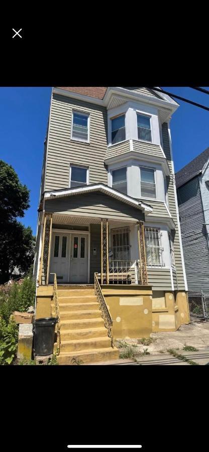 L3-lower Level 1bedroom Apt Down Town Newark