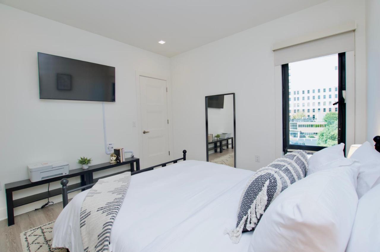 Lux 2br, Free Parking, Walk To Prudential Center Min To Nyc & More Apartment *