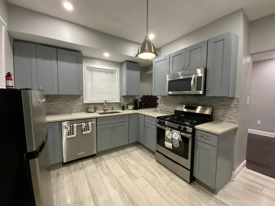 Luxury 3br/newark Penn,wifi,free Parking * Newark