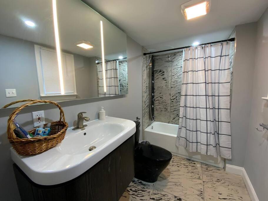 Luxury 3br/newark Penn,wifi,free Parking Holiday home *