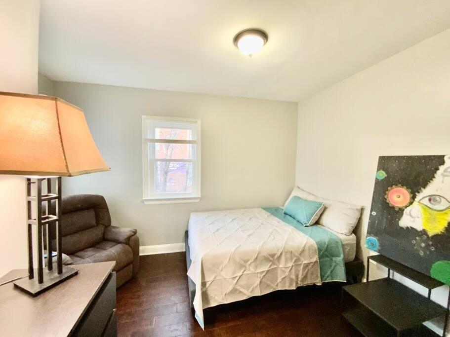 Luxury 3br/newark Penn,wifi,free Parking Holiday home