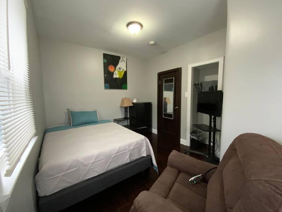 Luxury 3br/newark Penn,wifi,free Parking Holiday home