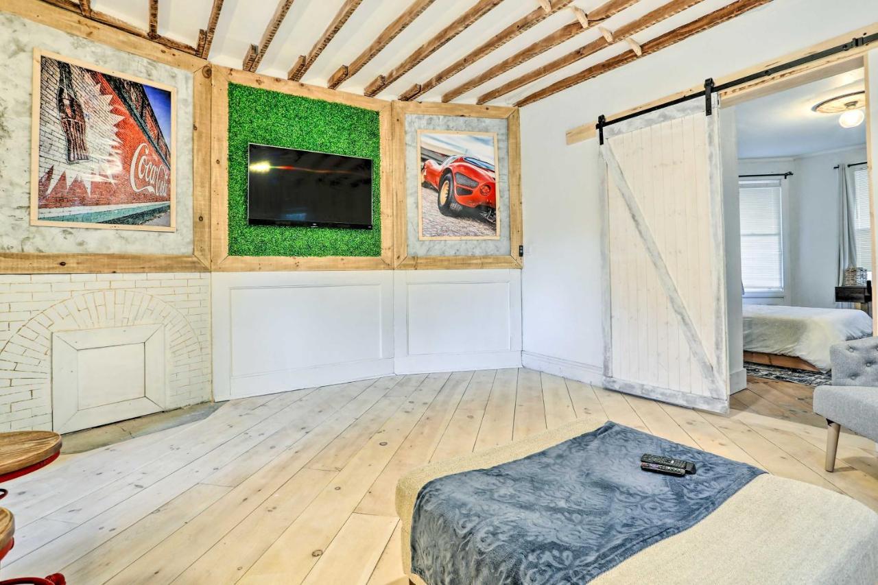 Holiday home Stylish With Deck Less Than 14 Mi To Nyc! *