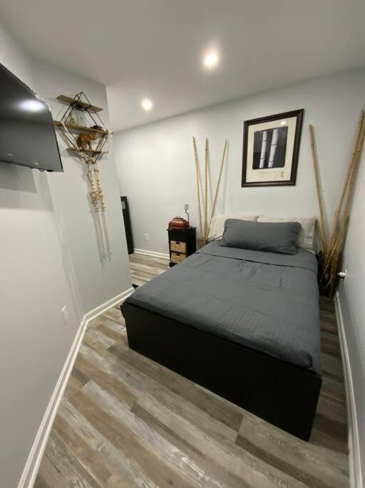 Artistic Luxury Downtown/train To Nyc/airport Newark