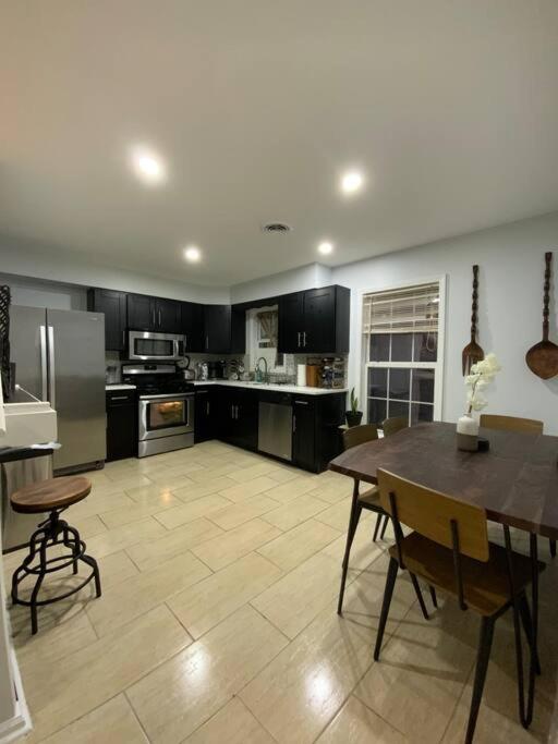 Villa Artistic Luxury Downtown/train To Nyc/airport Newark