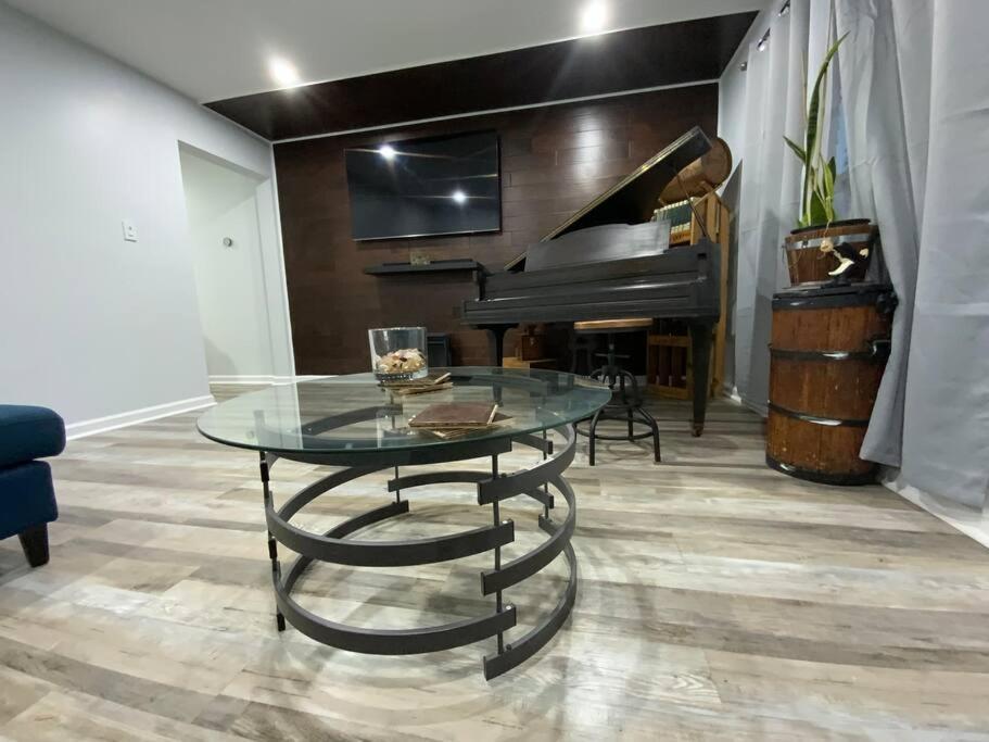 Artistic Luxury Downtown/train To Nyc/airport Villa