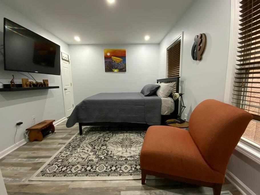 Artistic Luxury Downtown/train To Nyc/airport *