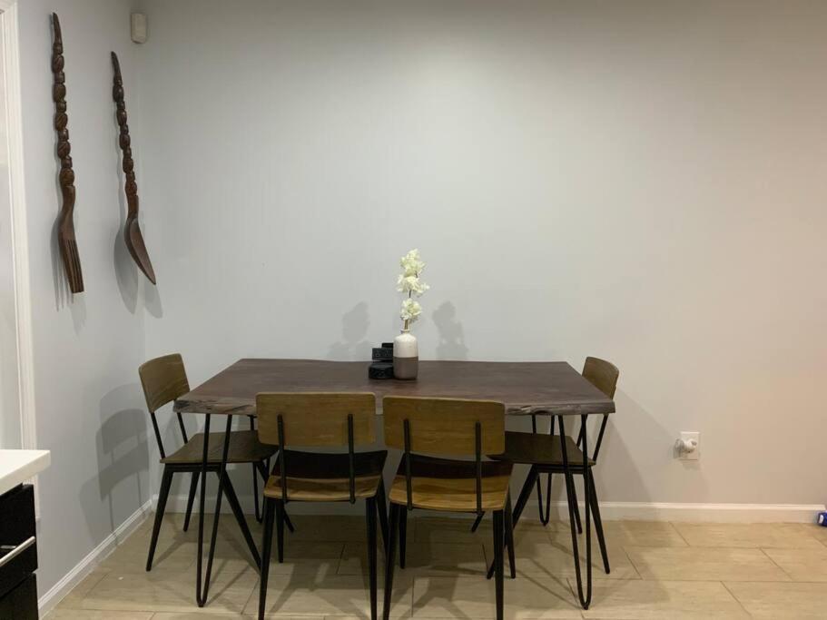 Artistic Luxury Downtown/train To Nyc/airport Villa Newark