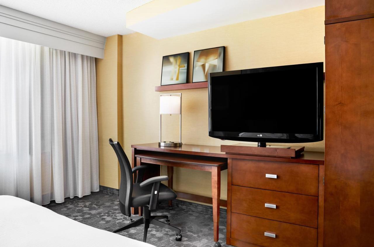 Courtyard By Marriott Downtown 3*
