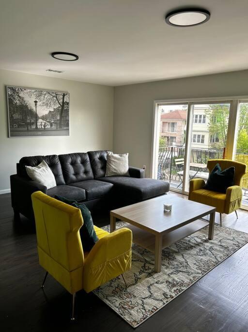 Spacious Master Bedroom Apartment Newark