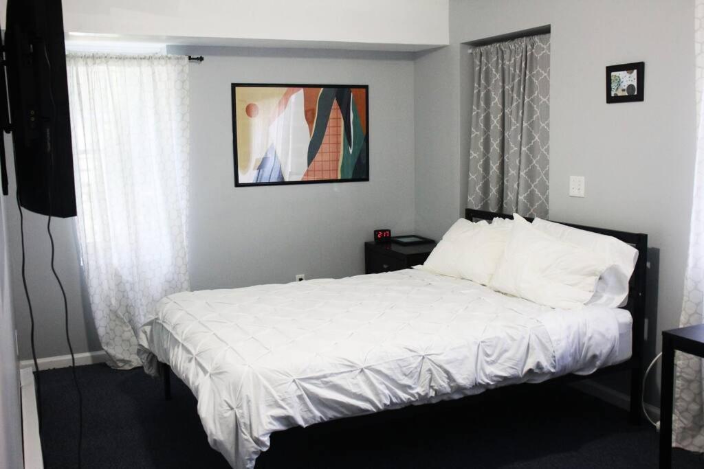 Spacious Cozy 2 Bedroom - Near Ewr/nyc/outlet Mall Apartment *