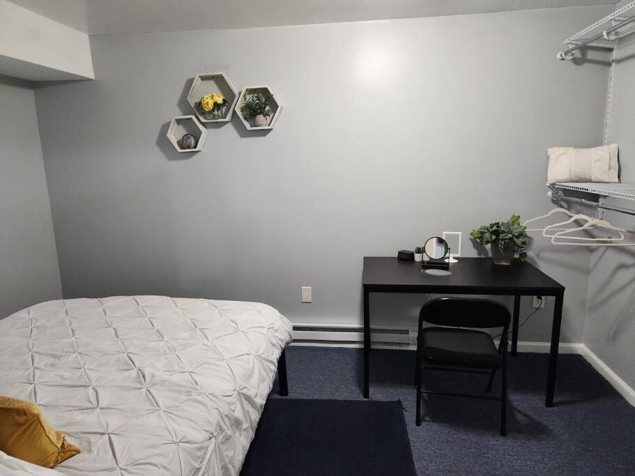 Spacious Cozy 2 Bedroom - Near Ewr/nyc/outlet Mall Apartment Newark
