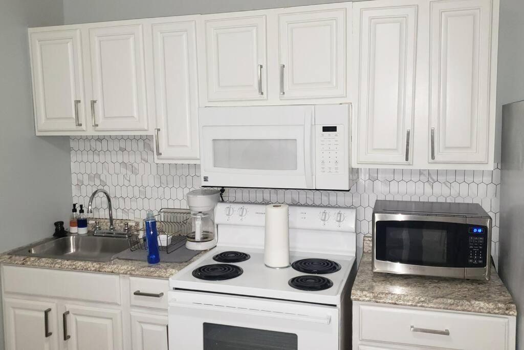 Spacious Cozy 2 Bedroom - Near Ewr/nyc/outlet Mall Apartment Newark