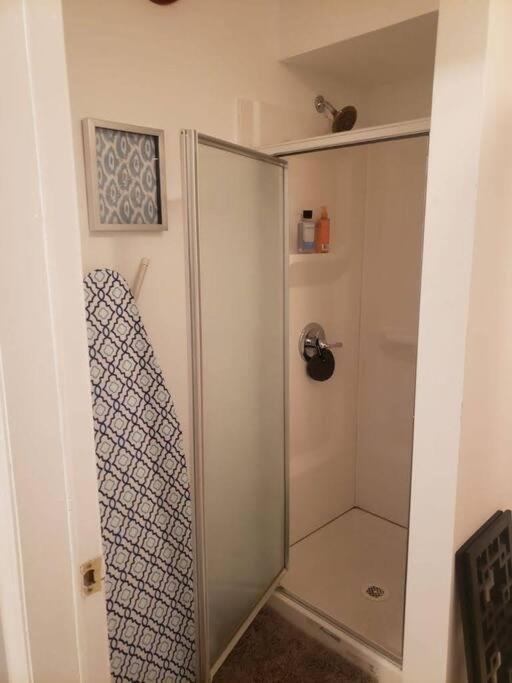 Apartment Spacious Cozy 2 Bedroom - Near Ewr/nyc/outlet Mall Newark