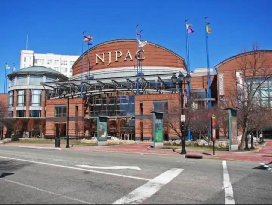 Free Parking 40 Off 2bdr Prudendtial Center Apartment Newark