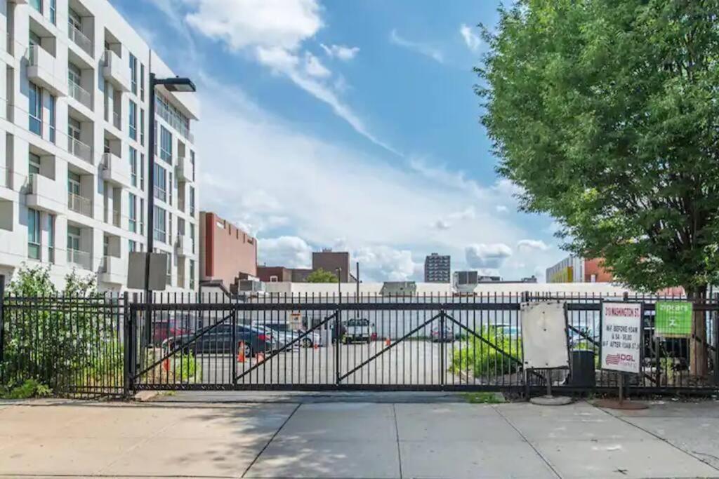 Apartment Free Parking 40 Off 2bdr Prudendtial Center *