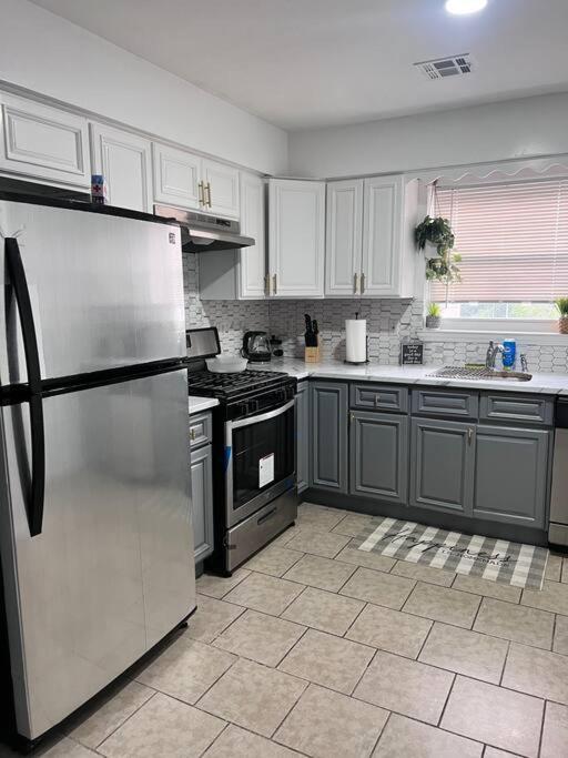 Elegant 3 Kings Bedroom Near Downtown Ewr Nyc Airport Apartment *