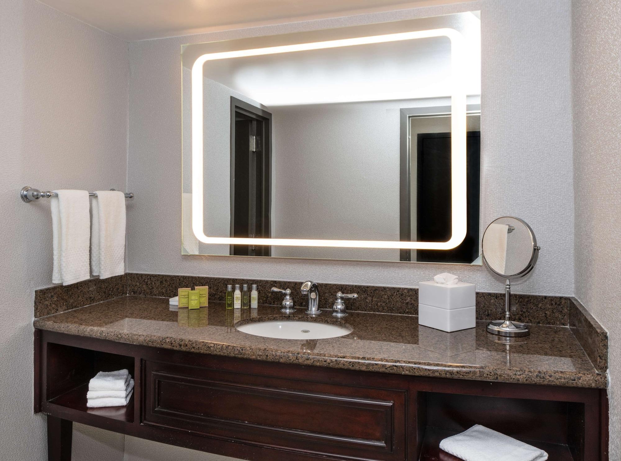 Doubletree By Hilton Penn Station, Nj Newark