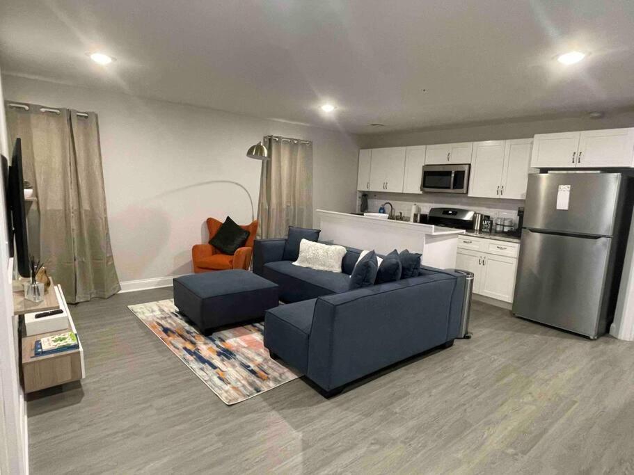 Cozy 2 Bedroom Near Ewr- Nyc Airport Downtown Apartment *