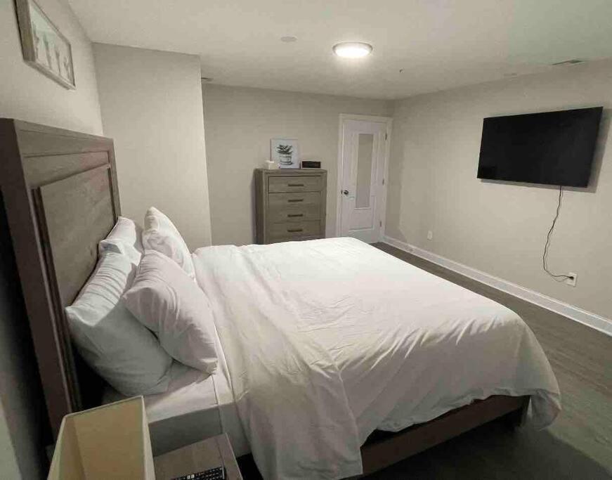 Cozy 2 Bedroom Near Ewr- Nyc Airport Downtown Apartment