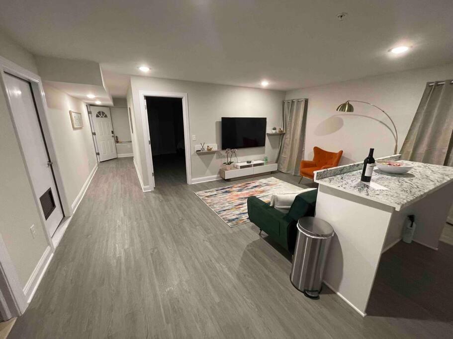 Cozy 2 Bedroom Near Ewr- Nyc Airport Downtown Newark