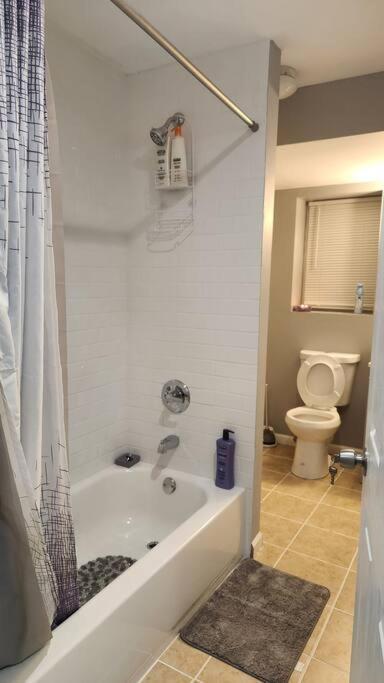 Apartment Cozy King Bed, Free Parking! Newark